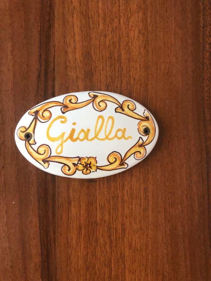 La Casa Di Fafa Bed & Breakfast Наполи Екстериор снимка