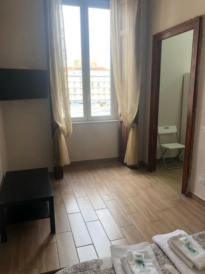 La Casa Di Fafa Bed & Breakfast Наполи Екстериор снимка
